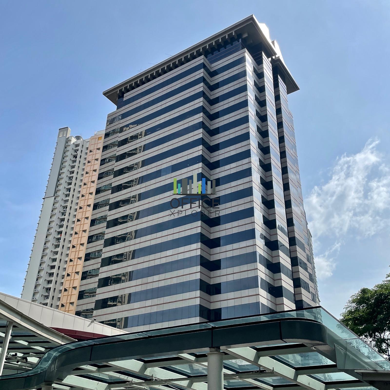 R Central Plaza (square)